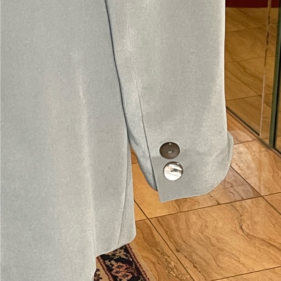 CLASSIQUES ENTIER Beautiful Sage Green Oversized Blazer with Matching Skirt - Picture 10 of 11